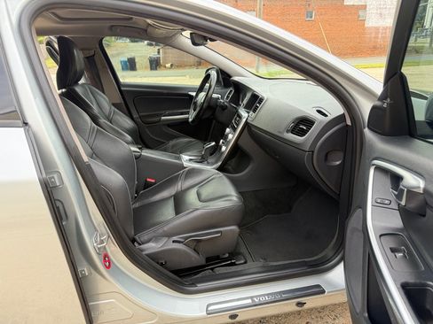 Used 2018 Volvo S60 T5 Dynamic w/ Vision Package FWD image 16