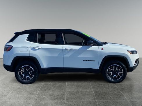 Used 2024 Jeep Compass Trailhawk AWD/4WD image 6