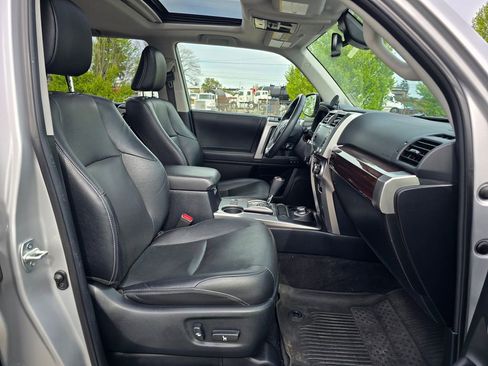 Used 2020 Toyota 4Runner Limited AWD/4WD image 19