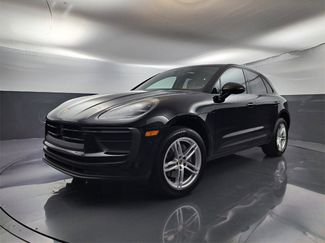 Certified 2024 Porsche Macan image 1