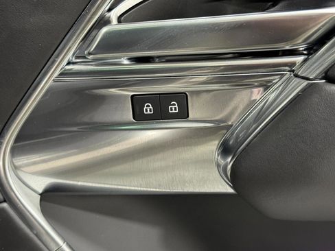 Used 2023 Land Rover Range Rover SE image 23