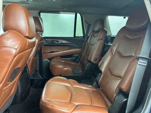 Used 2020 Cadillac Escalade Premium Luxury image 14