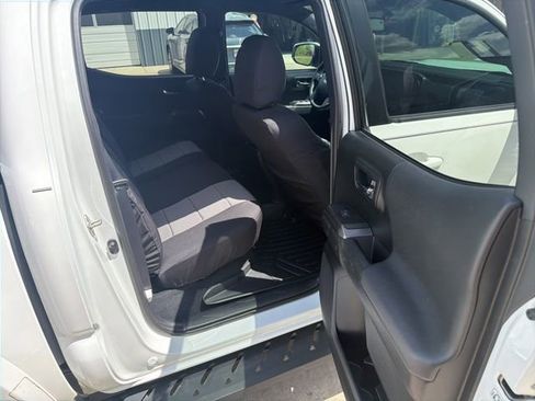 Used 2017 Toyota Tacoma TRD Sport w/ Tow Package RWD image 23