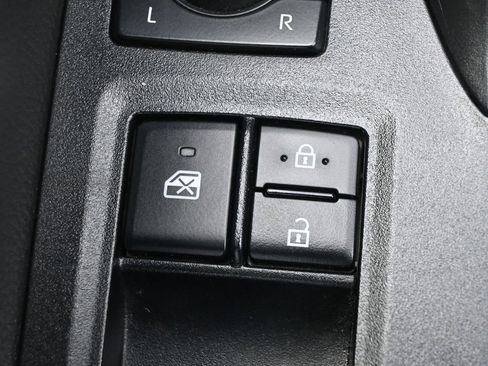 Used 2022 Toyota RAV4 XLE w/ Convenience Package image 14