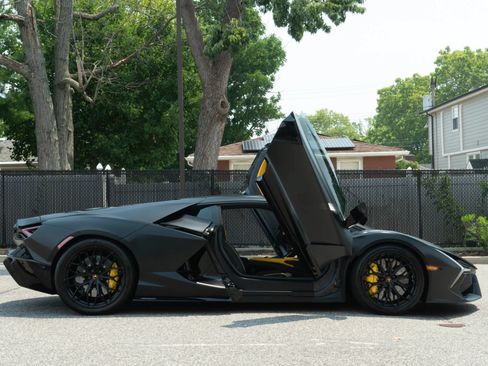 Used 2024 Lamborghini Revuelto AWD/4WD image 37