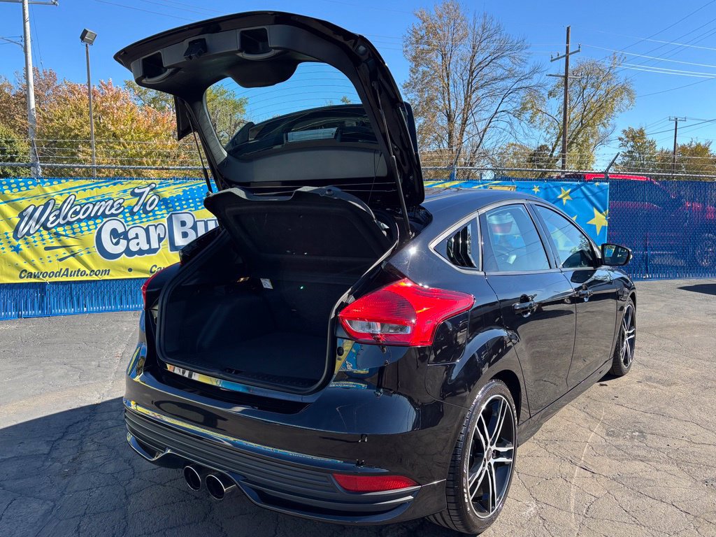 Used 2018 Ford Focus ST w/ Equipment Group 401A FWD image 4