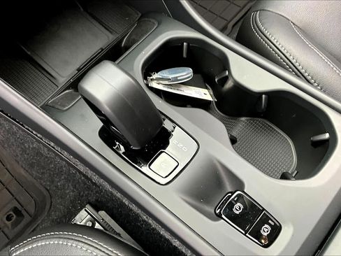 Used 2025 Volvo XC40 B5 Core w/ Protection Package Premier image 19