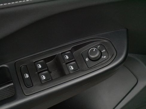 Certified 2025 Volkswagen Taos SE AWD/4WD image 19