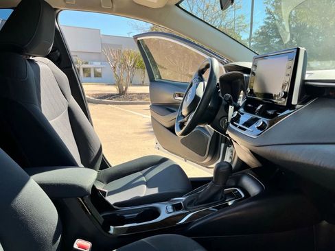 Used 2021 Toyota Corolla LE FWD image 18