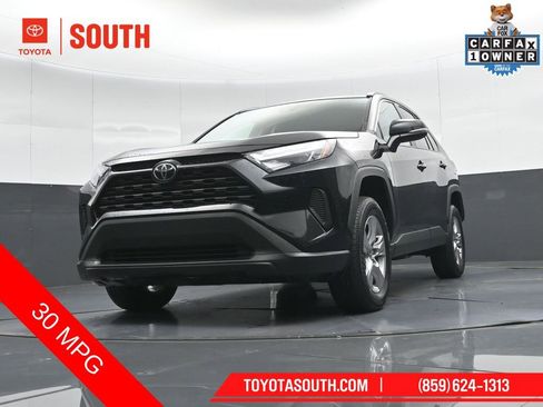 Used 2025 Toyota RAV4 XLE FWD image 40