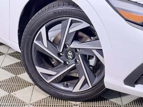 Used 2025 Hyundai Elantra Sport image 12