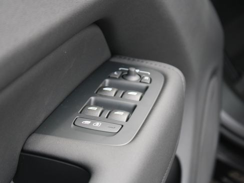 New 2026 Volvo XC60 B5 Plus w/ Protection Package Premier image 20