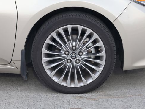 Used 2016 Toyota Avalon Limited image 11