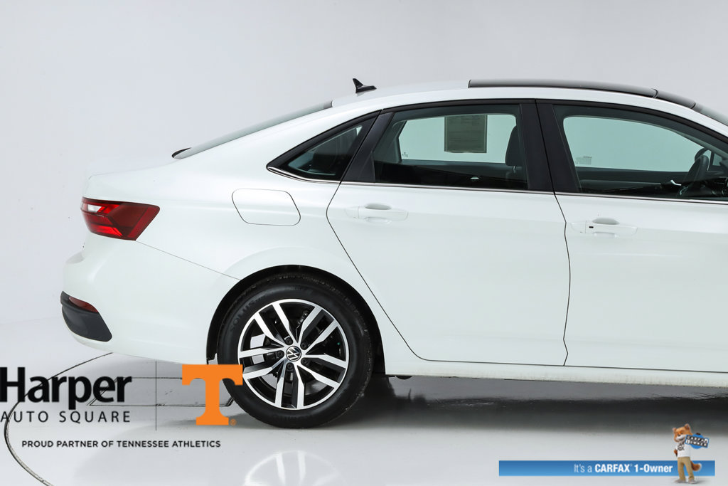 Used 2025 Volkswagen Jetta SE w/ Sunroof Package FWD image 11