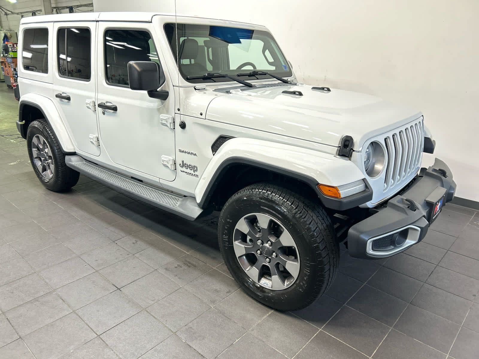 Used 2019 Jeep Wrangler Unlimited Sahara AWD/4WD image 2