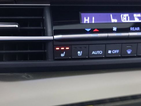 Used 2021 Toyota Sienna Platinum image 9