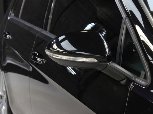 Used 2017 Volkswagen Golf R 4-Door image 12