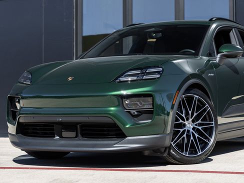 New 2025 Porsche Macan Electric image 7