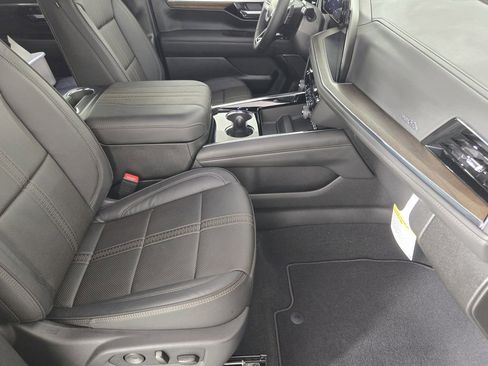 New 2026 Chevrolet Tahoe High Country RWD image 15