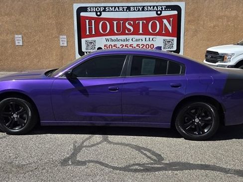 Used 2023 Dodge Charger SXT image 1