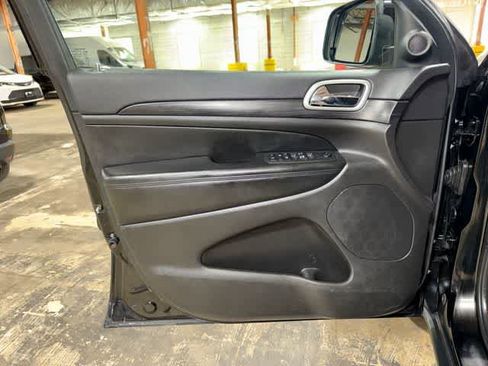 Used 2019 Jeep Grand Cherokee Laredo AWD/4WD image 29