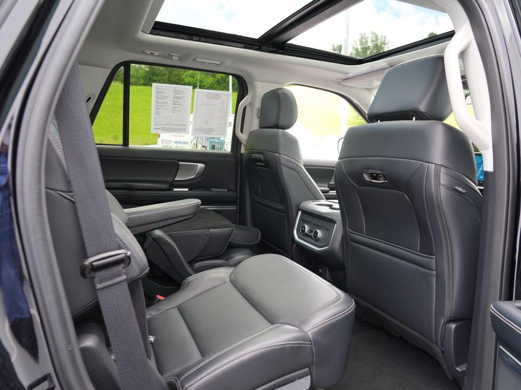 Used 2025 Ford Expedition Platinum AWD/4WD image 29
