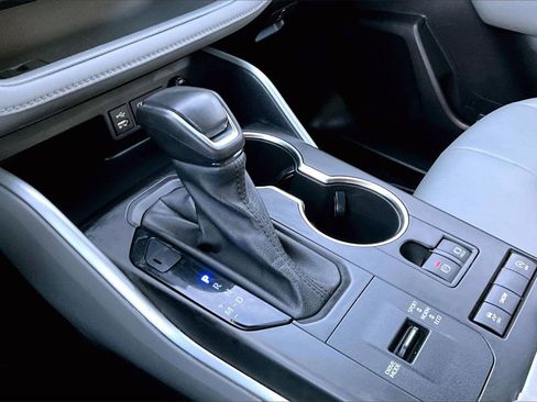 Used 2022 Toyota Highlander XLE image 31