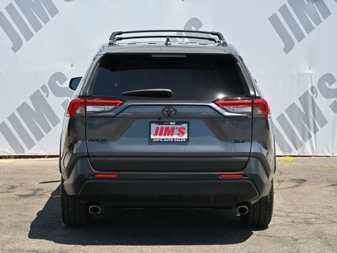 Used 2021 Toyota RAV4 XLE Premium w/ Carpet Mat Package (TMS) FWD image 6