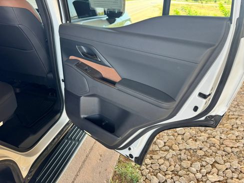 Used 2024 Lexus GX 550 w/ Accessory Package (Z1) AWD/4WD image 28