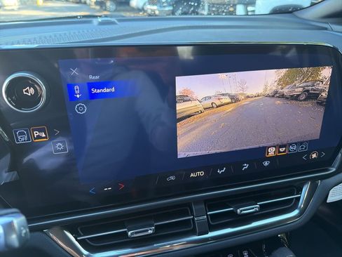 New 2026 Chevrolet Equinox EV LT image 12