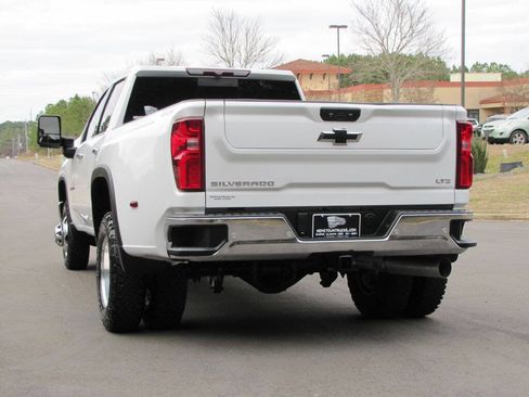 Used 2022 Chevrolet Silverado 3500 LTZ w/ LTZ Convenience Package image 10