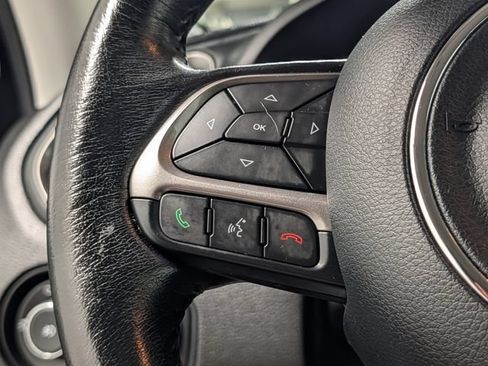 Used 2022 Jeep Renegade Latitude w/ Convenience Group AWD/4WD image 19