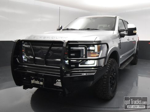 Used 2022 Ford F350 Platinum w/ Tremor Off-Road Package AWD/4WD image 52