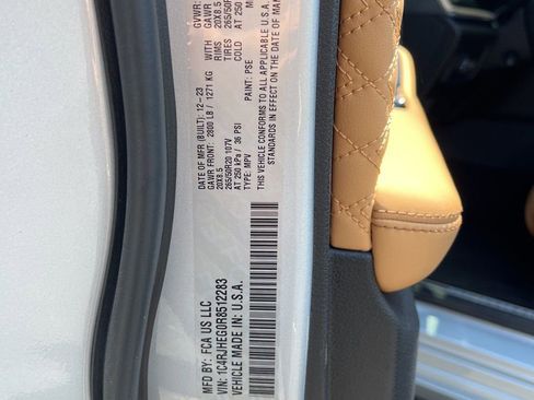 Used 2024 Jeep Grand Cherokee Summit AWD/4WD image 21