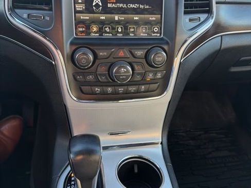 Used 2018 Jeep Grand Cherokee Limited image 17