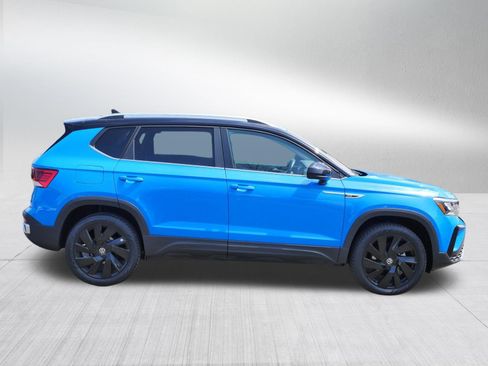 Certified 2024 Volkswagen Taos SE w/ Panoramic Sunroof Package AWD/4WD image 8