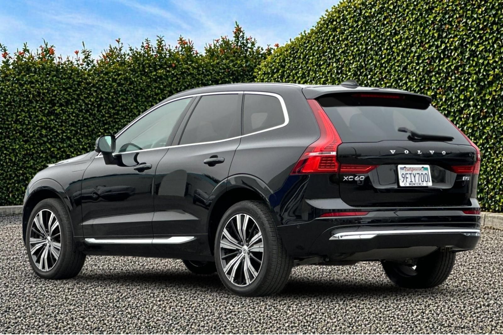 Used 2023 Volvo XC60 B5 Plus AWD/4WD image 6