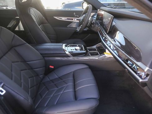 Used 2026 BMW 750e xDrive w/ Premium Package AWD/4WD image 13