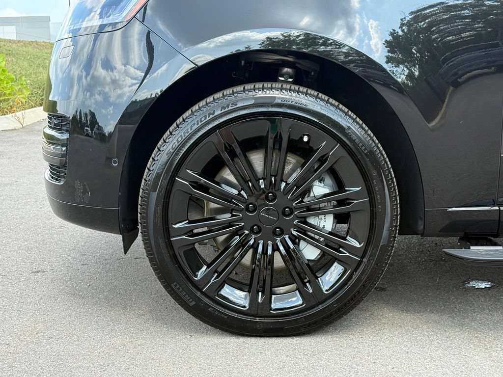 Certified 2026 Land Rover Range Rover SE AWD/4WD image 10