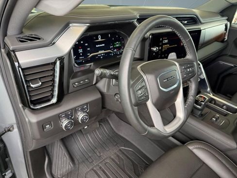 Used 2025 GMC Sierra 1500 Denali w/ Technology Package AWD/4WD image 4