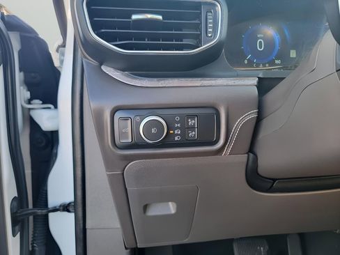 Used 2020 Ford Explorer Platinum w/ Premium Technology Package image 14