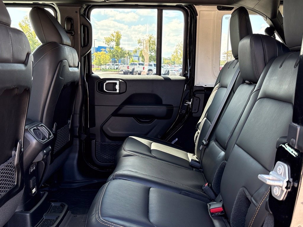 Used 2025 Jeep Wrangler Unlimited Sahara AWD/4WD image 37