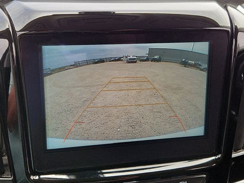 Used 2019 Chevrolet Traverse LT FWD image 14