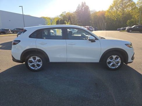 Used 2025 Honda HR-V LX image 9