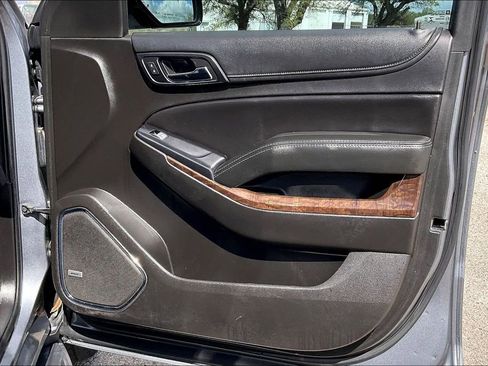 Used 2018 Chevrolet Suburban LT RWD image 29