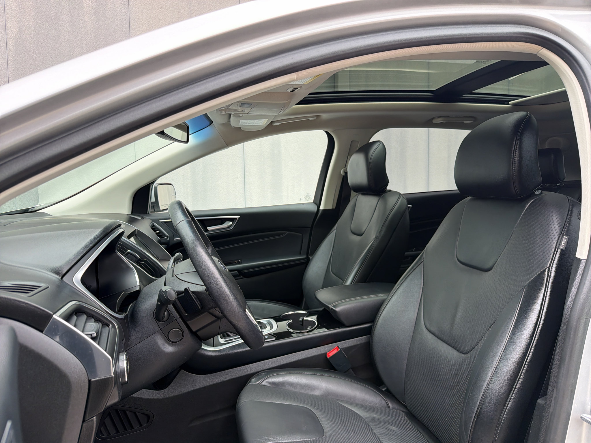 Used 2018 Ford Edge Titanium w/ Equipment Group 301A FWD image 11