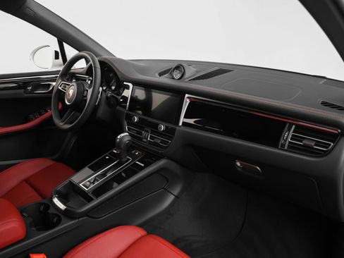 Certified 2026 Porsche Macan AWD/4WD image 21