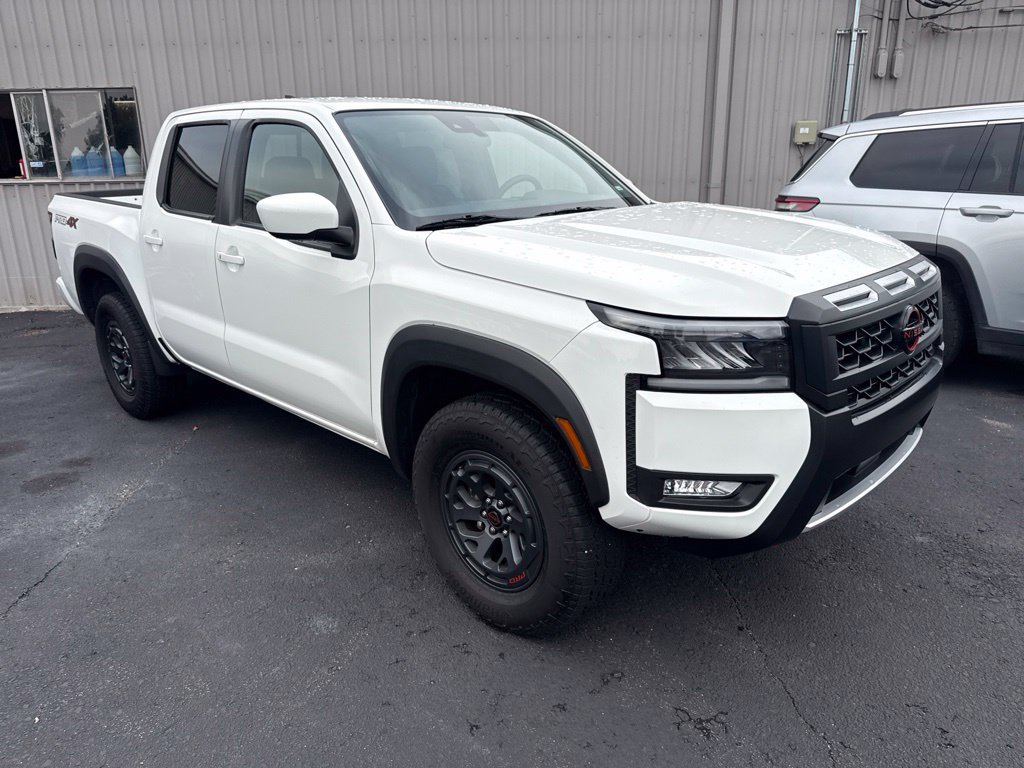 Used 2026 Nissan Frontier PRO-4X AWD/4WD image 3