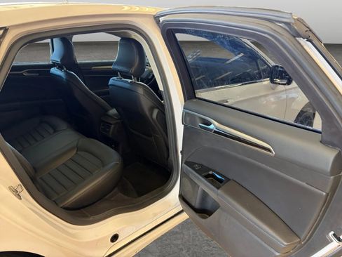 Used 2016 Ford Fusion SE w/ Equipment Group 202A image 15