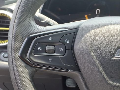 Used 2025 Chevrolet Trax LT FWD image 21